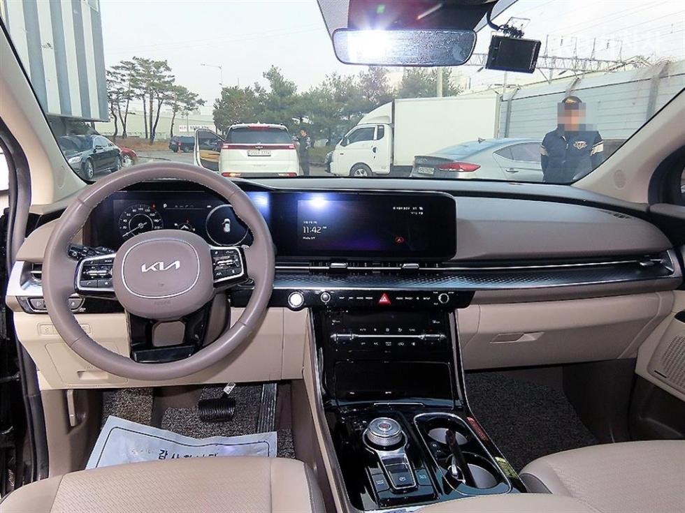 2023 - kia carnival