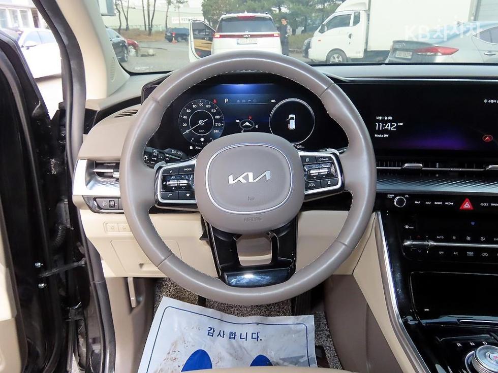 2023 - kia carnival