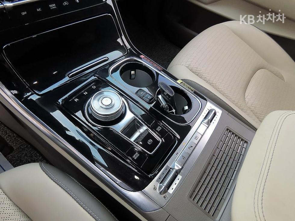 2023 - kia carnival