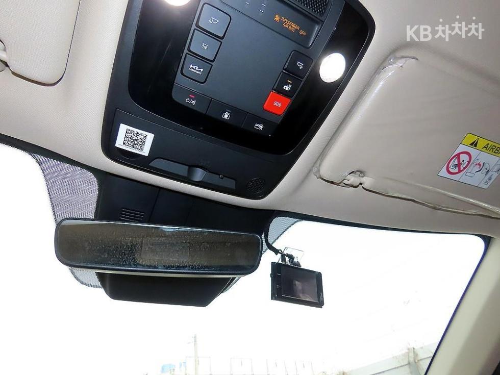 2023 - kia carnival