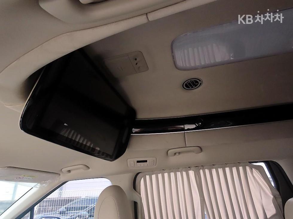 2023 - kia carnival