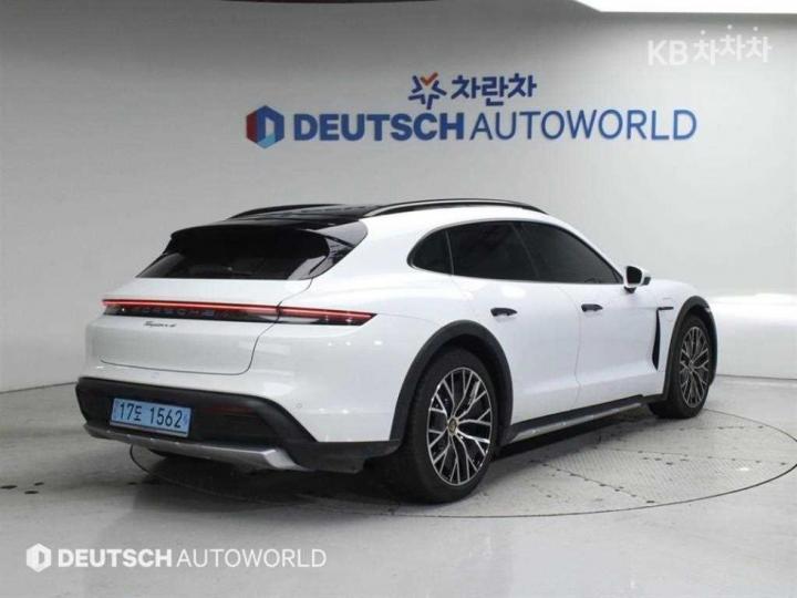 Porsche Taycan Cross Turismo 4 3