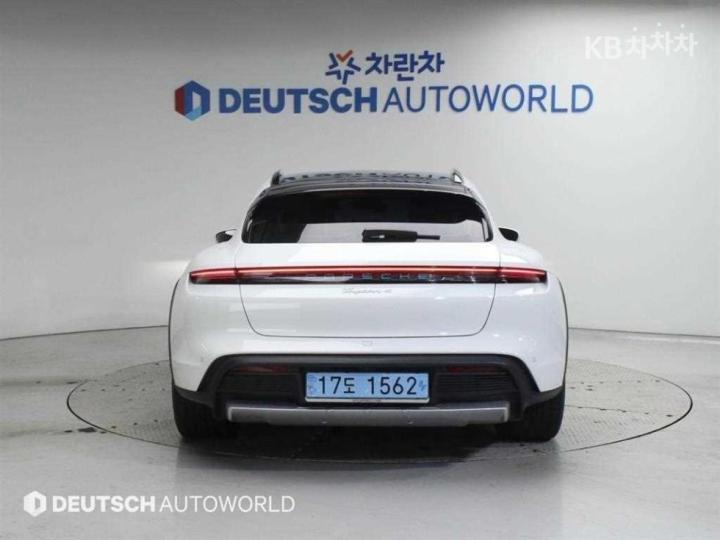 Porsche Taycan Cross Turismo 4 5