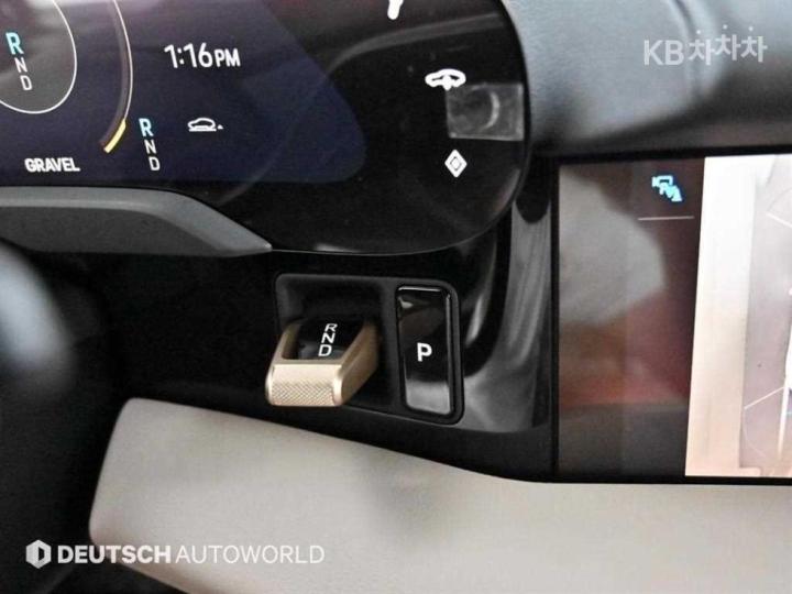 Porsche Taycan Cross Turismo 4 10