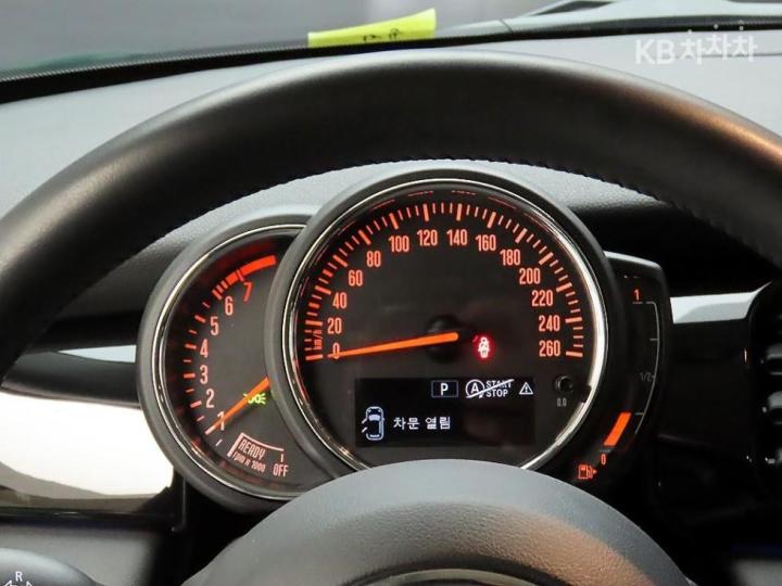 Mini Cooper 5 Duo 1.5 Classic Plus Launch Pack 7