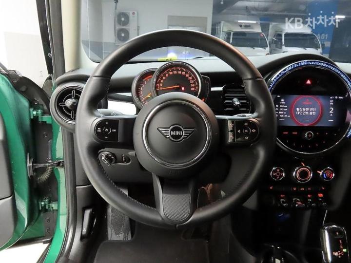 Mini Cooper 5 Duo 1.5 Classic Plus Launch Pack 8