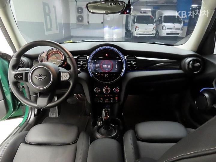 Mini Cooper 5 Duo 1.5 Classic Plus Launch Pack 9