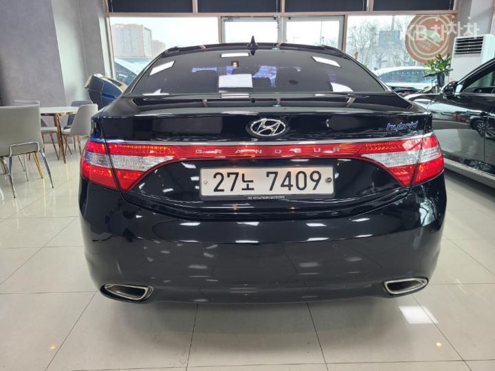 Hyundai Grandeur Hybrid Premium 5