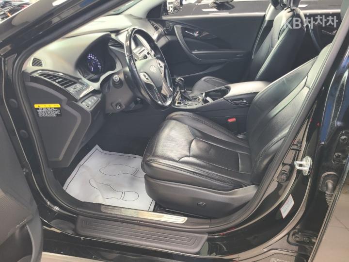 Hyundai Grandeur Hybrid Premium 6