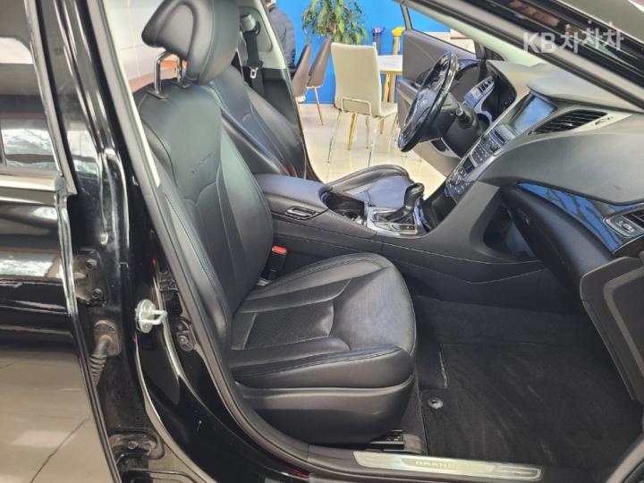 Hyundai Grandeur Hybrid Premium 8