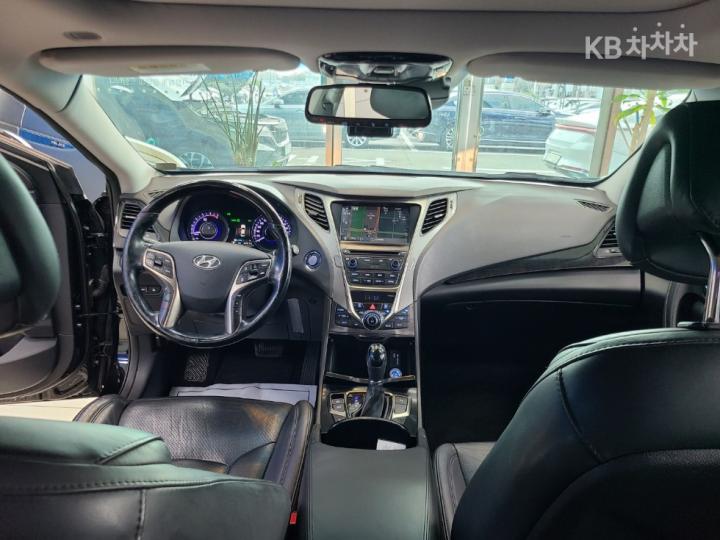 Hyundai Grandeur Hybrid Premium 9