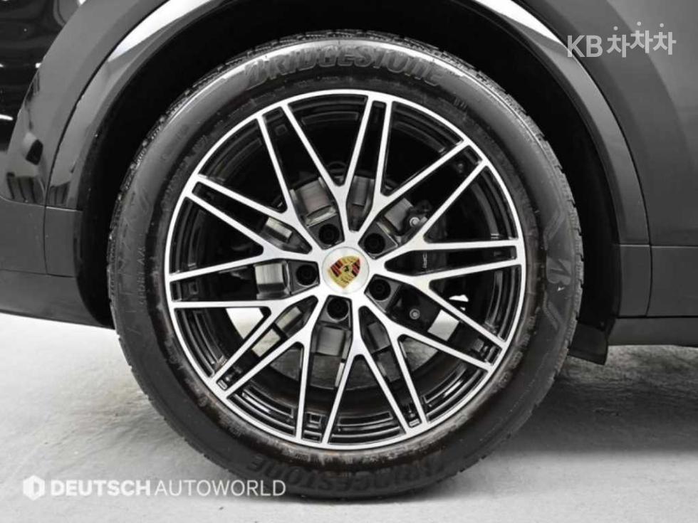 2023 Porsche (9Y0) photo