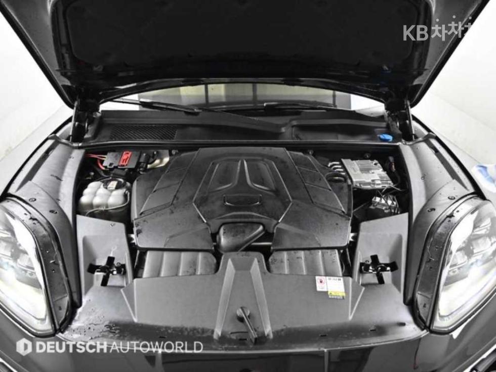 2023 Porsche (9Y0) photo