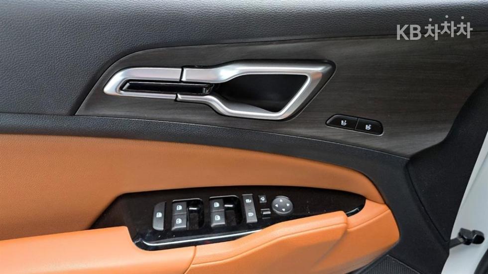 2023 - kia sportage