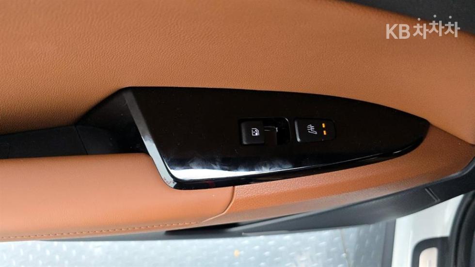 2023 - kia sportage