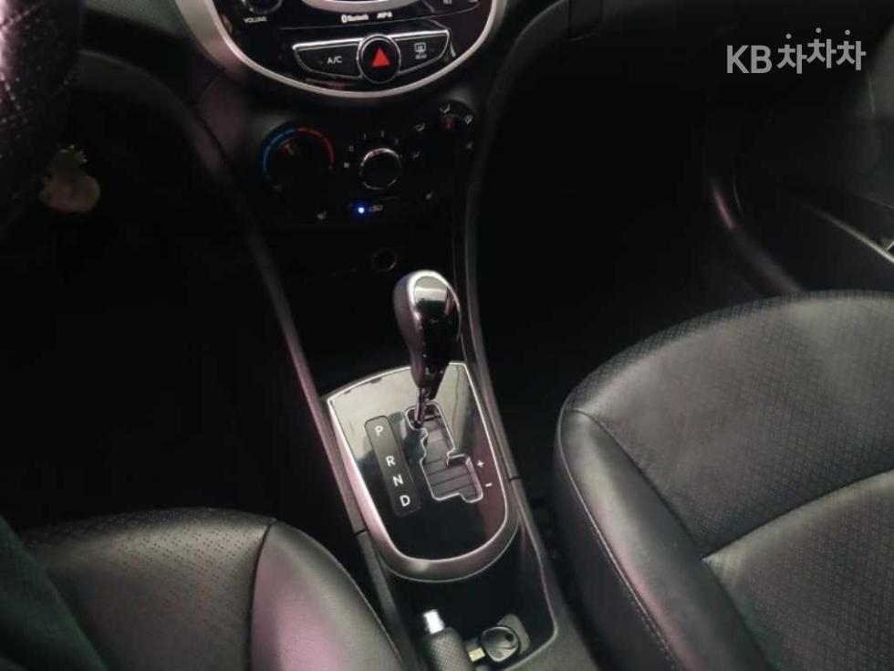 2012 - hyundai accent