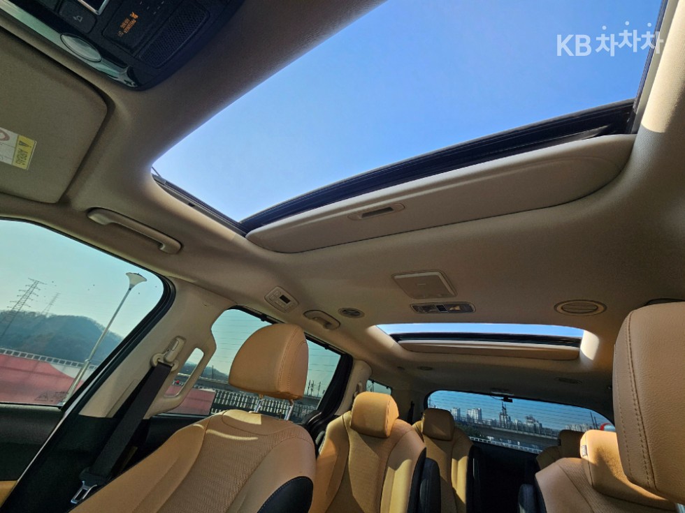 2021 - kia carnival