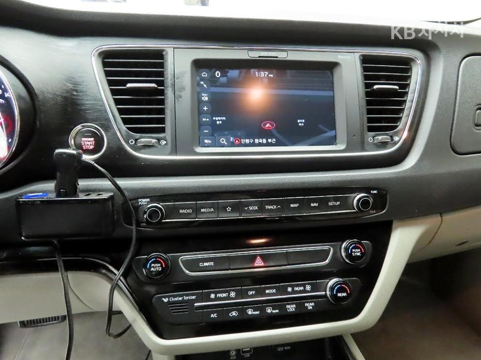 2019 - kia carnival