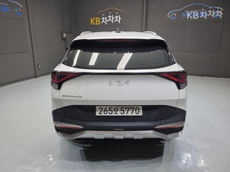 2023 - kia sportage