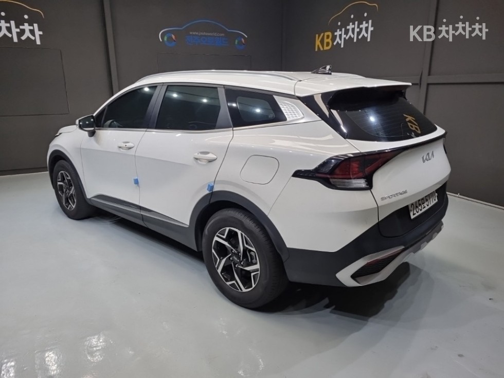 2023 - kia sportage