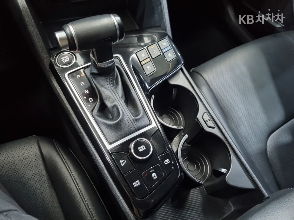 2023 - kia sportage