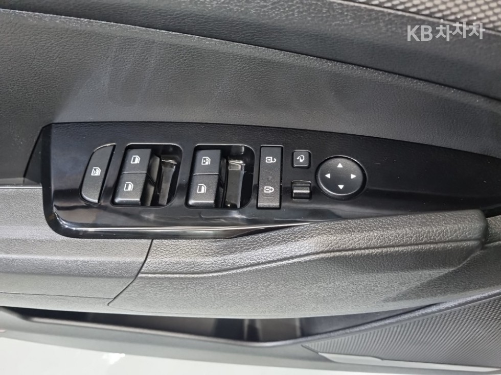 2023 - kia sportage