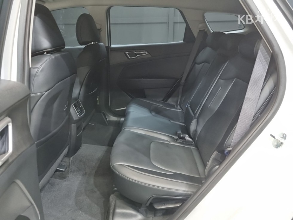 2023 - kia sportage