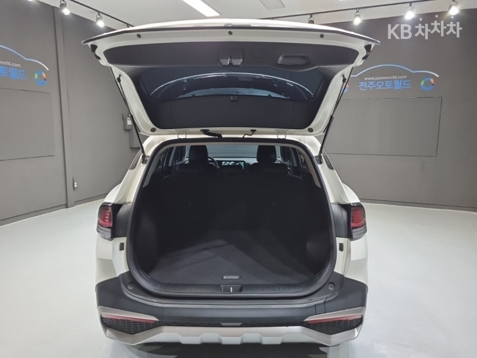 2023 - kia sportage