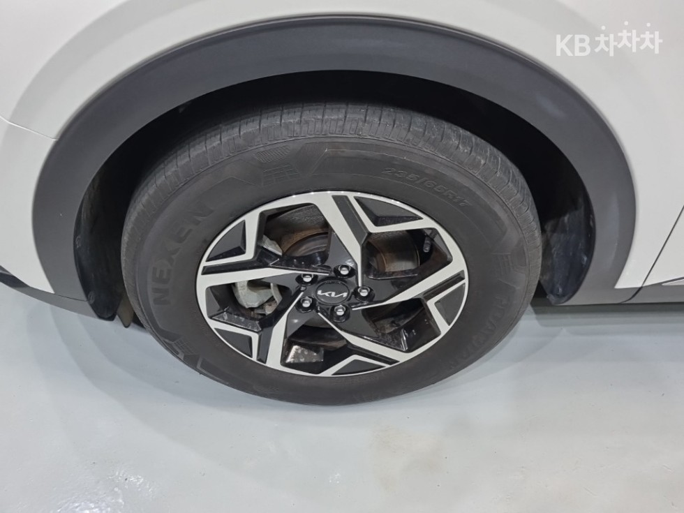 2023 - kia sportage