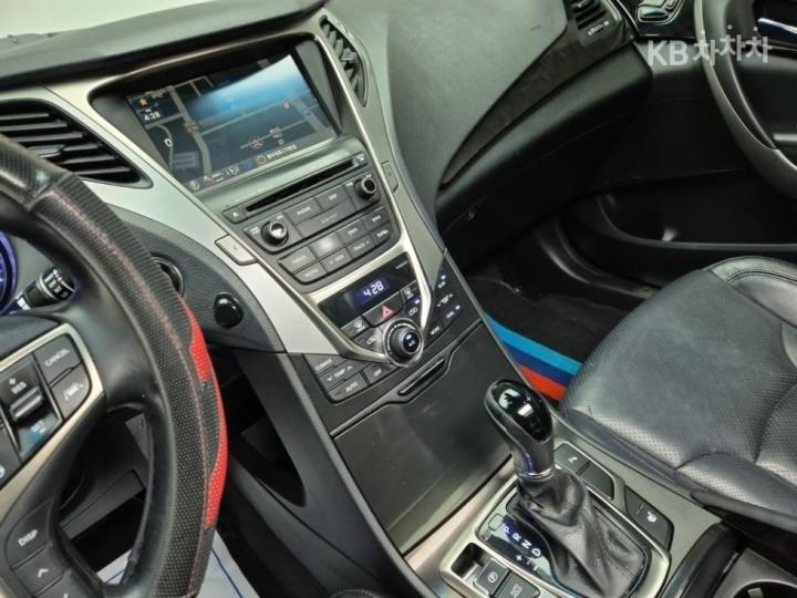 Hyundai Grandeur Hybrid Premium 10