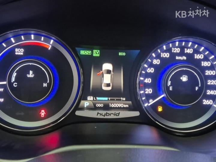 Hyundai Grandeur Hybrid Premium 6