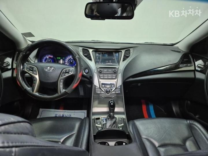 Hyundai Grandeur Hybrid Premium 9
