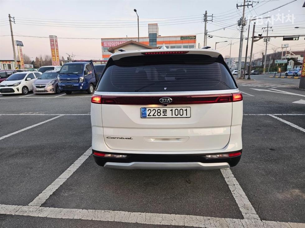 2021 - kia carnival