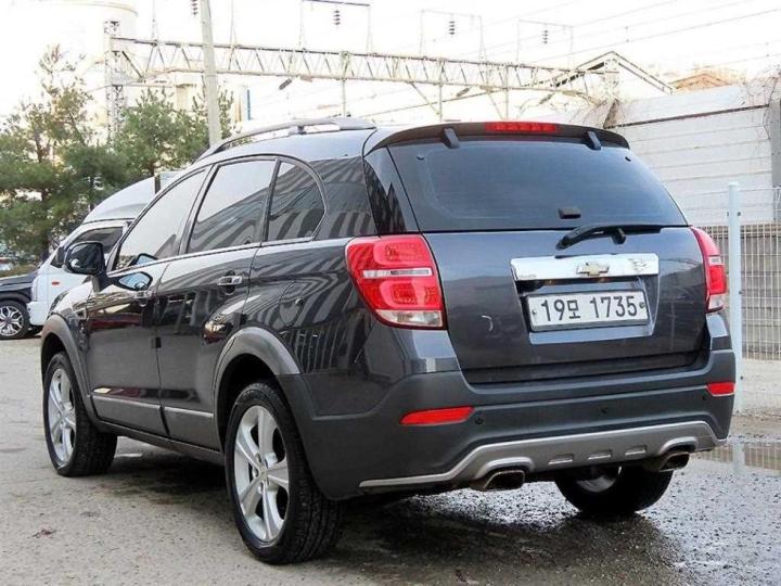 Chevrolet Captiva 2WD LT Premium 4