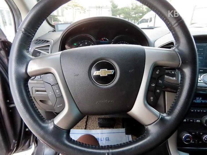 Chevrolet Captiva 2WD LT Premium 9