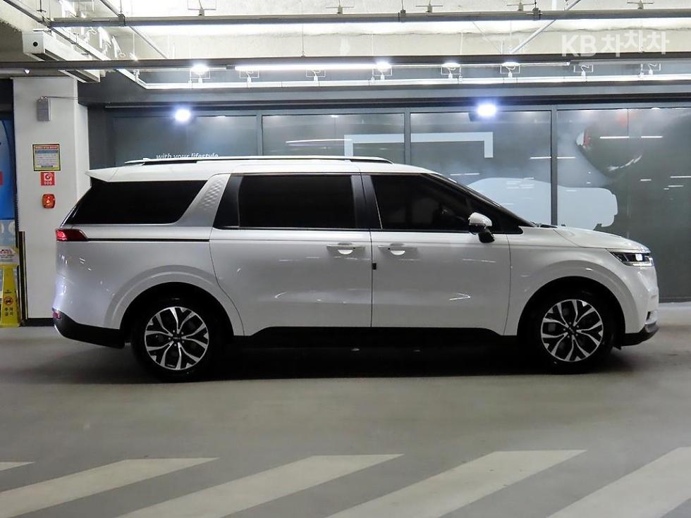 2023 - kia carnival