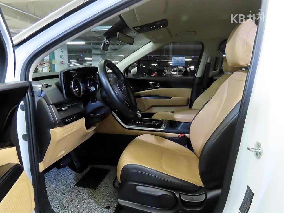 2023 - kia carnival