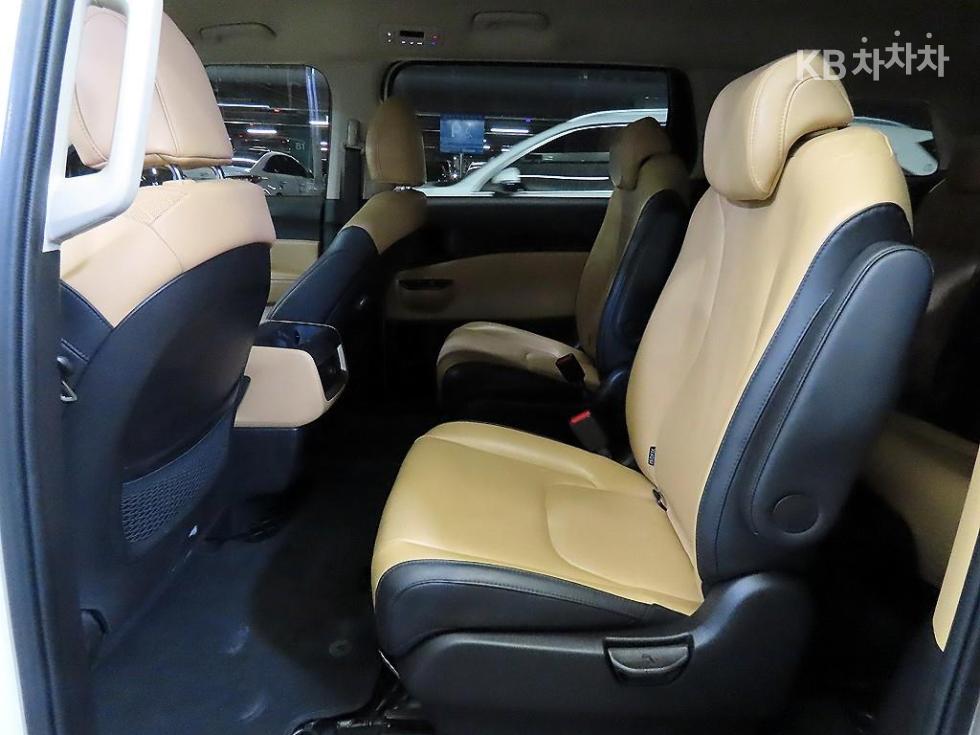 2023 - kia carnival