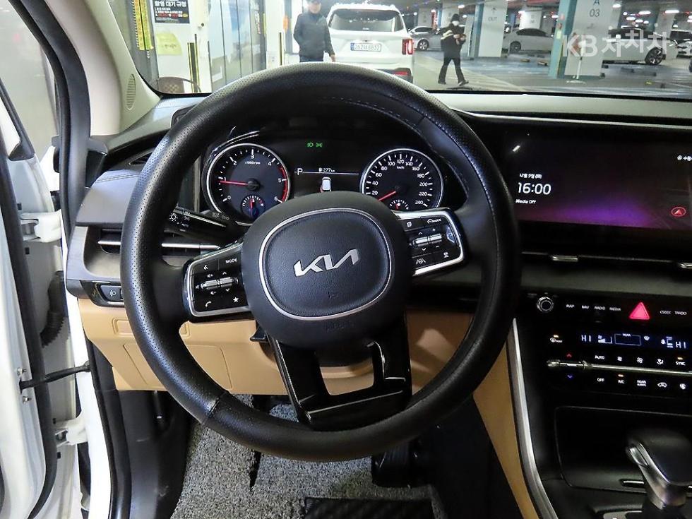 2023 - kia carnival