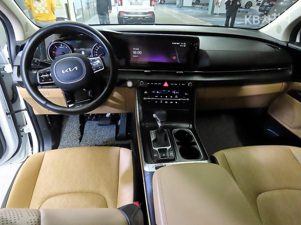 2023 - kia carnival