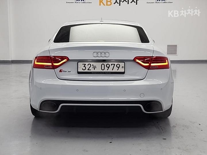 Audi RS5 4.2 FSI Quattro 4