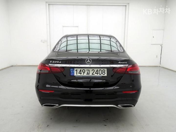 Mercedes-Benz E-Class W213 E220d 4MATIC AMG Line — фото 3