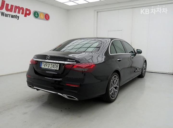 Mercedes-Benz E-Class W213 E220d 4MATIC AMG Line — фото 4