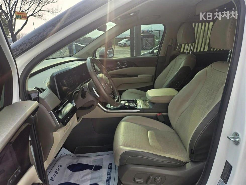 2022 - kia carnival