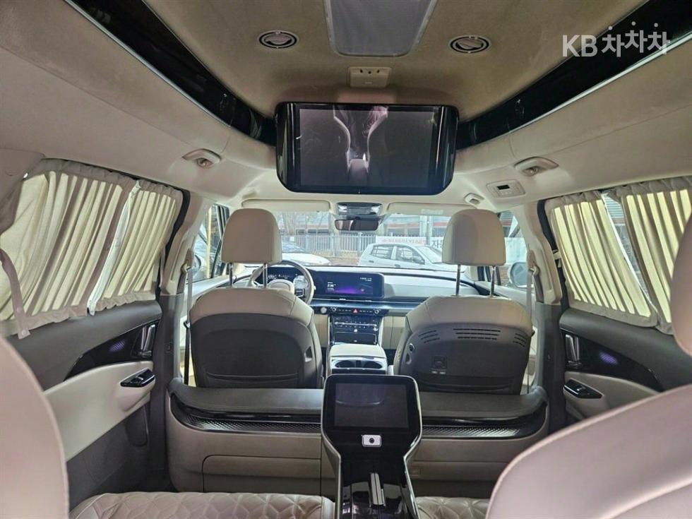 2022 - kia carnival