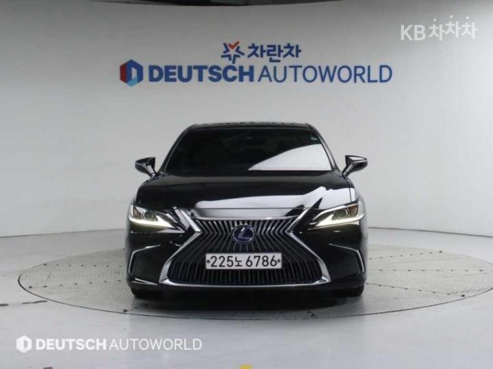 Lexus ES New Generation 300h Supreme 4