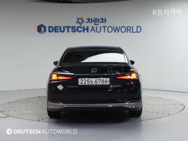 Lexus ES New Generation 300h Supreme 5