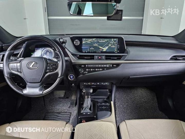 Lexus ES New Generation 300h Supreme 8