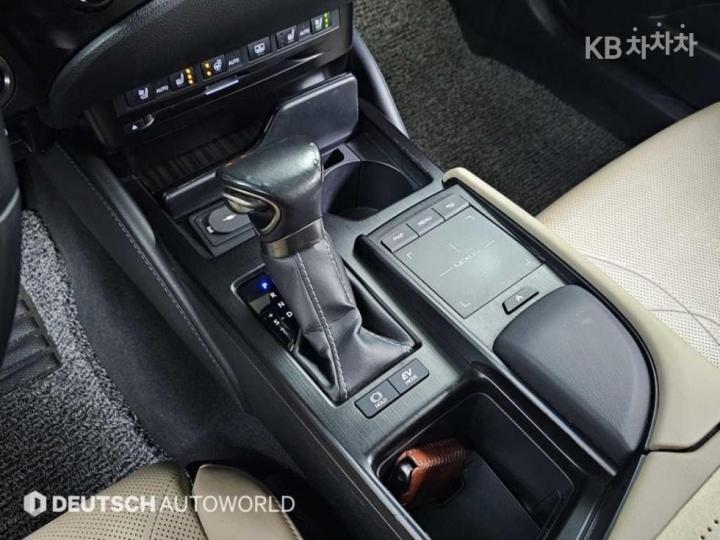 Lexus ES New Generation 300h Supreme 10