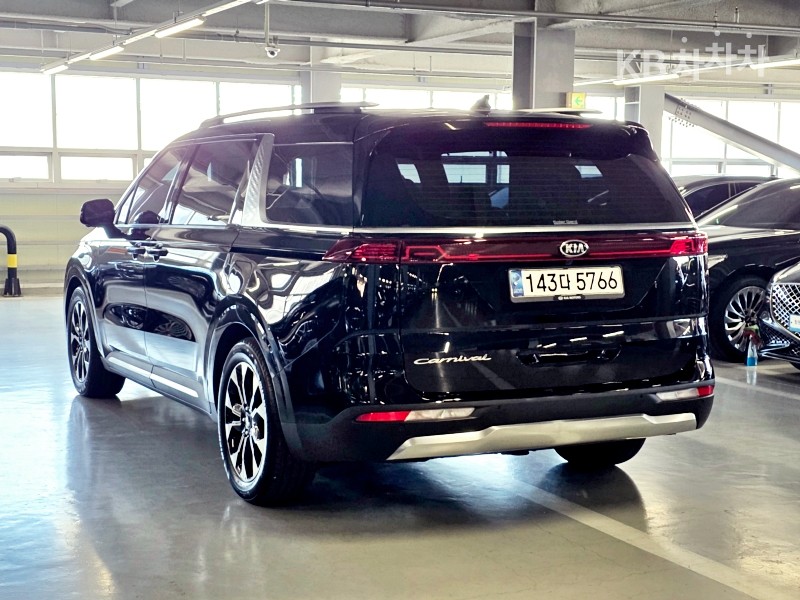 2021 - kia carnival